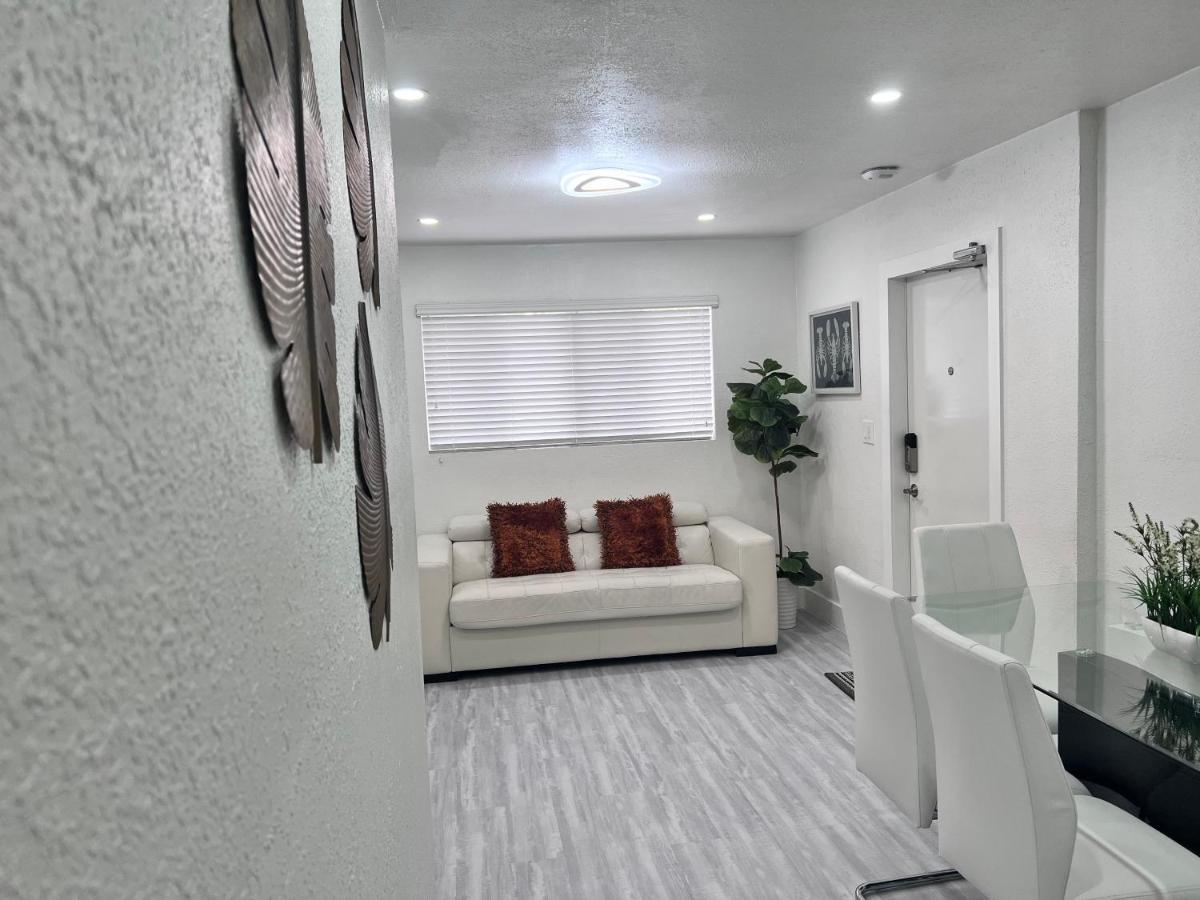 Stylish 2 Bedrooms Apartment By Miami International Airport Exterior photo